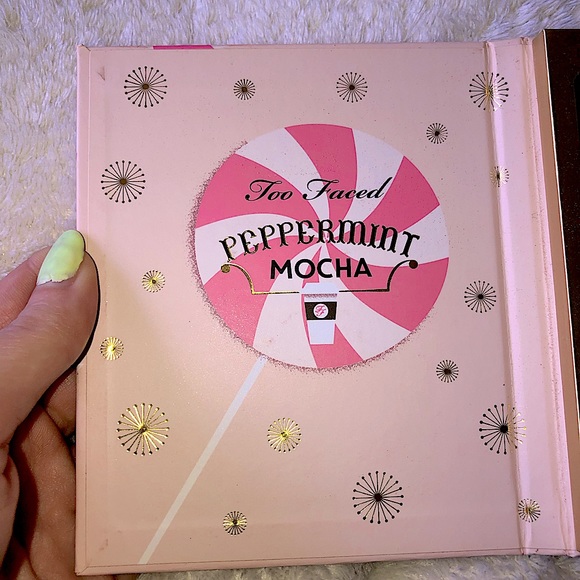 Too Faced Holiday 2016 Peppermint Mocha Eyeshadow Palette - Picture 5 of 5